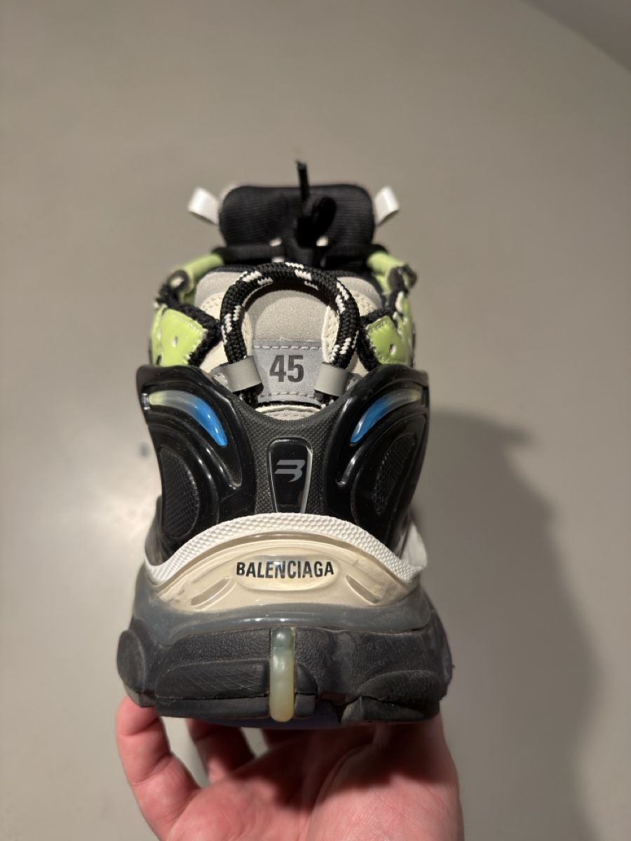 Balenciaga Scarpe da uomo: Balenciaga Runner, Taille 45, Portées quelques fois – Usato da Les Acacias venduto da PierroS 3
