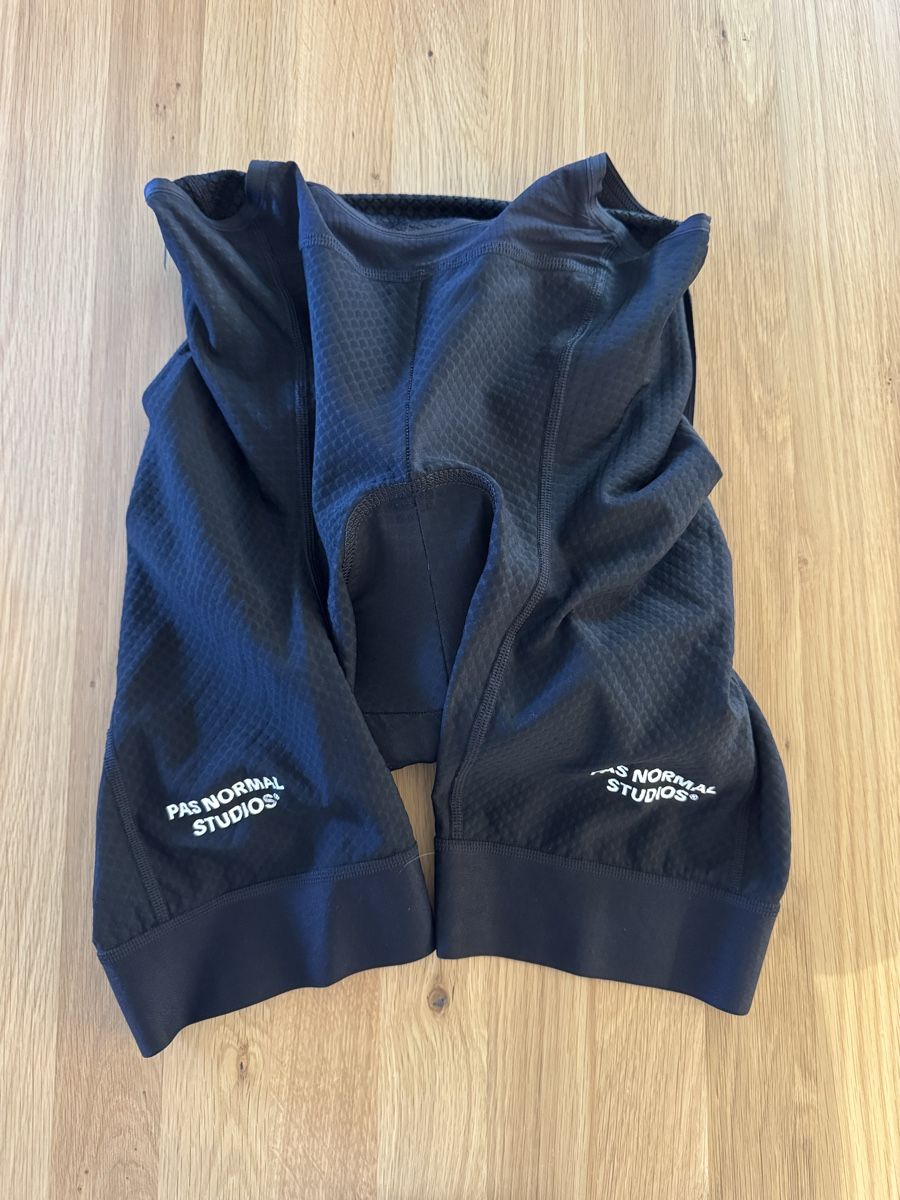 Pas Normal Studios Pantaloni: Pas Normal Studio Bibs Damen – Nuovo (secondo la descrizione) da Steffisburg venduto da mina-pam 1