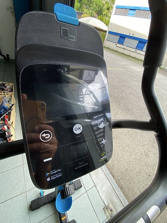 Decathlon Hometrainer: Cyclette EB 900 B connessa e autoalimentata – Usato da Minusio venduto da amonte 2