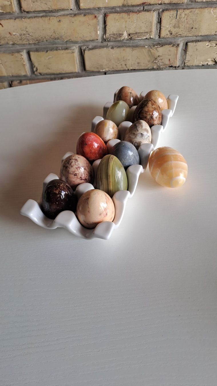 Minerali & Pietre curative: 13 Vintage Naturstein Eier Marmor Onyx mit Eierhalter – Usato da Rickenbach ZH venduto da Der-Insider