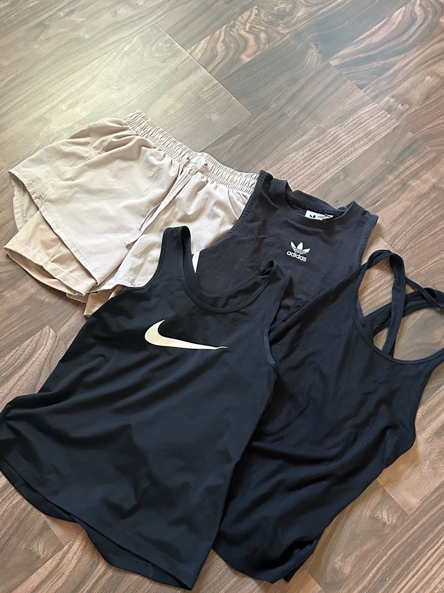 Lotti di vestiti: Kleiderpaket Sport – Usato da Müstair venduto da V.Sara
