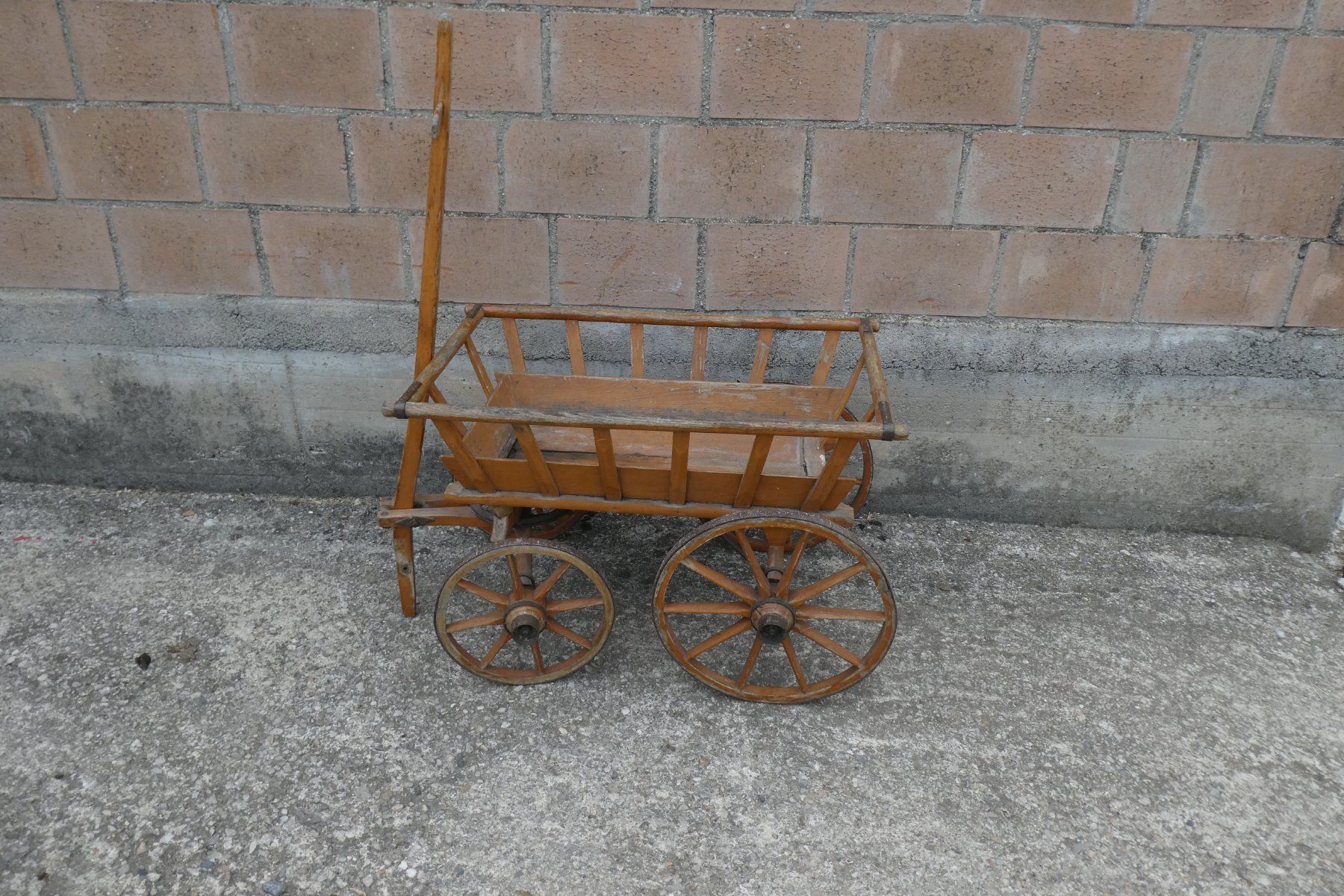 Rimorchi: Charette en bois ancienne – Usato da Fontaines NE venduto da monloisir