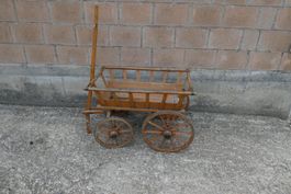Charette en bois ancienne