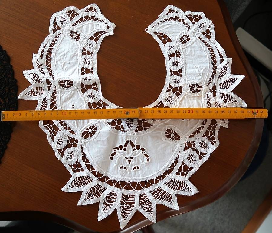 Tessuti: St.Galler Spitzen von Bischof Textil – Usato da St. Gallen venduto da pjf_z7vk