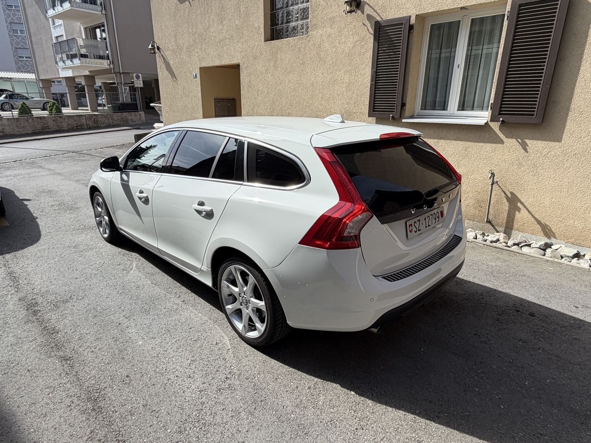 Volvo Automobili: Volvo V60 D5 AWD – Usato da Siebnen venduto da Rinqeh 6