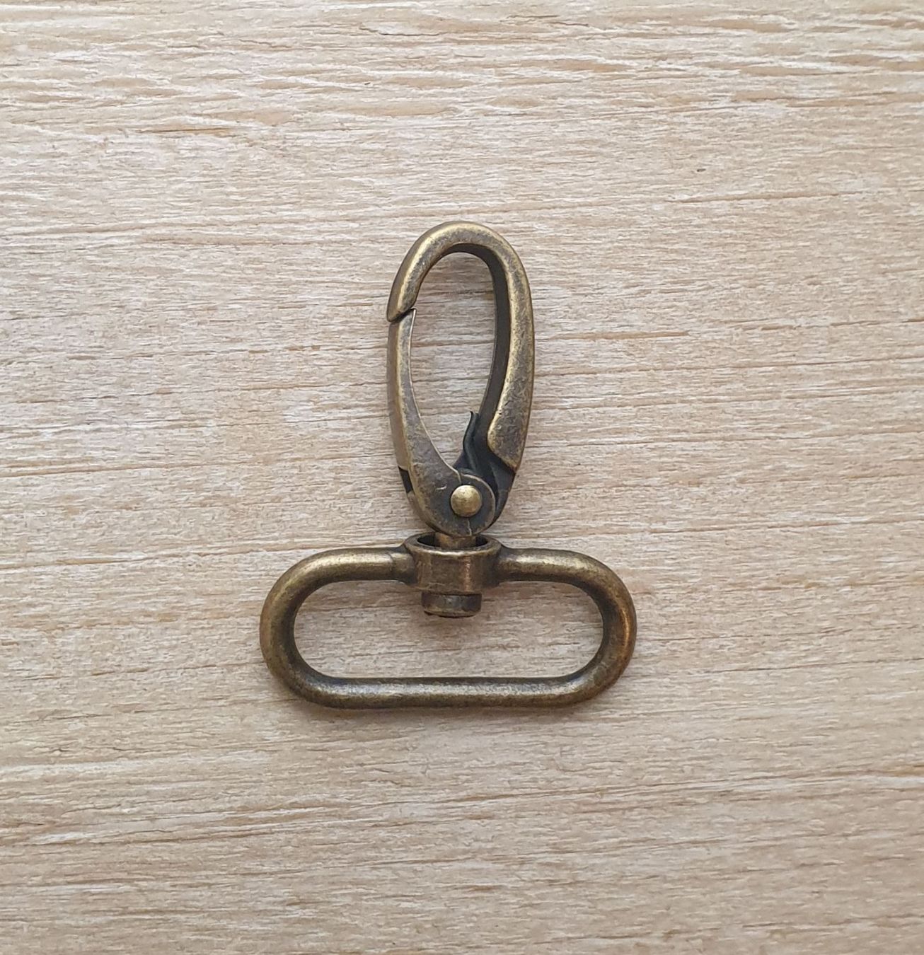 Attrezzatura da arrampicata: Karabiner 30 mm altmessing – Nuovo e nell'imballaggio originale da Wiesenberg venduto da mountain-merch