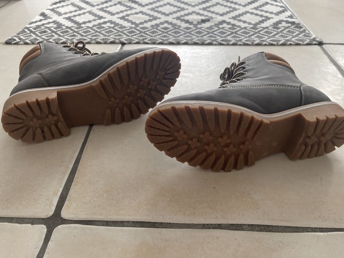 Damenschuhe: Pesaro kurze Stiefelette 39 – Gebraucht aus Adliswil von JadrankaR 4