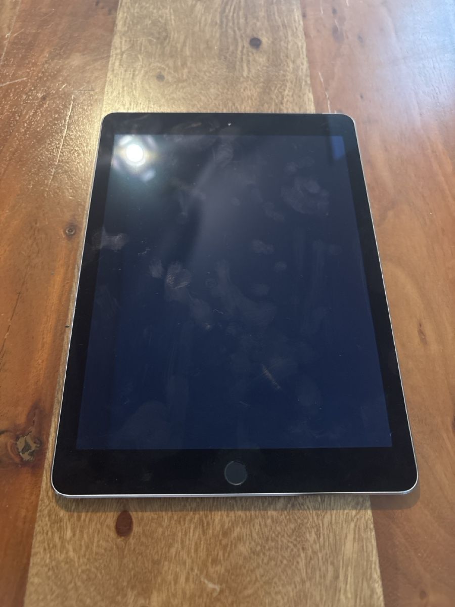Apple Tablet PC: iPad Air 2 – Gebraucht aus Zürich von gbleisch