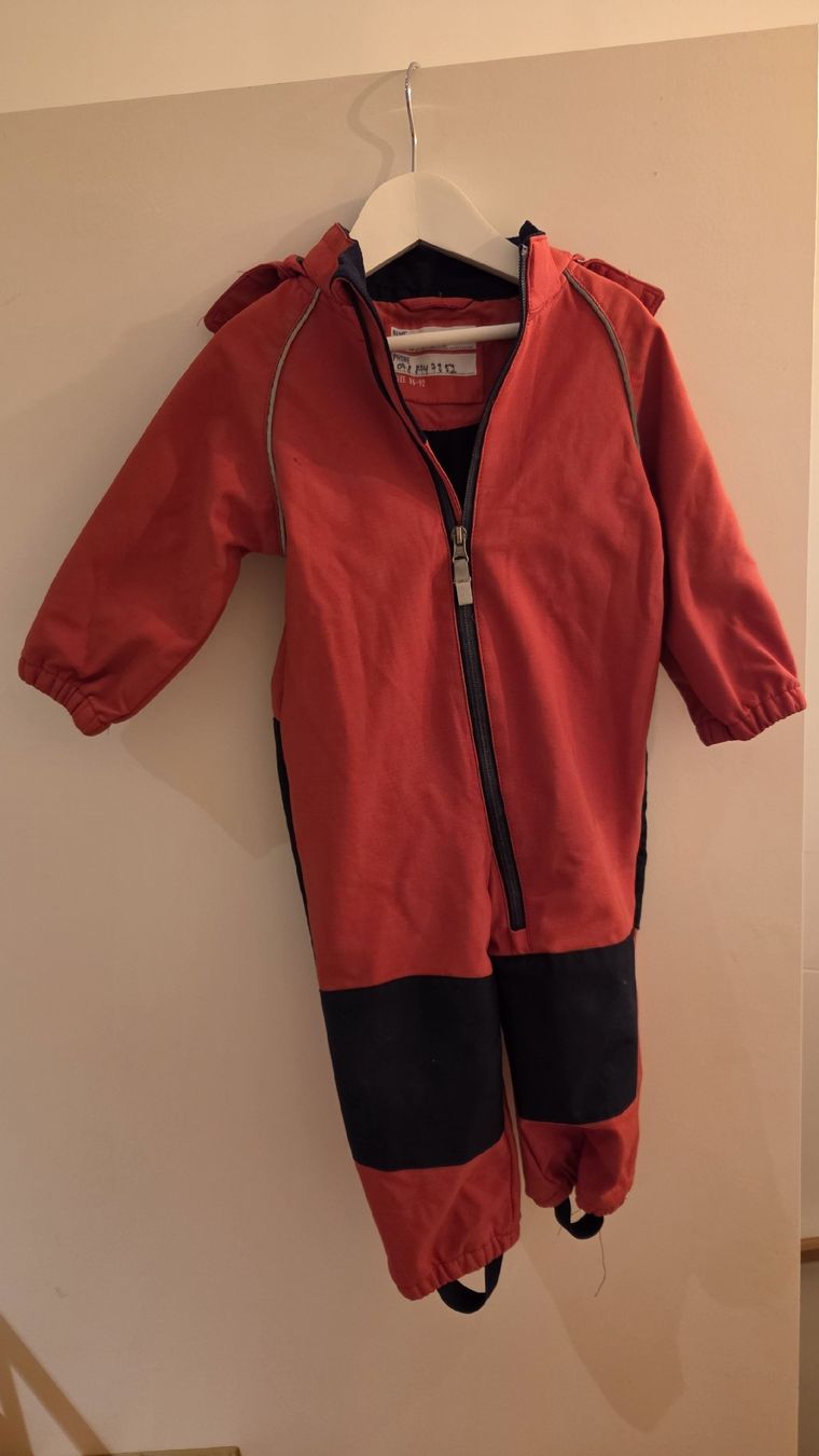 Completi: Tchibo Overall Softshell Einteiler rot Grösse 86-92 – Usato da Winterthur venduto da NeM