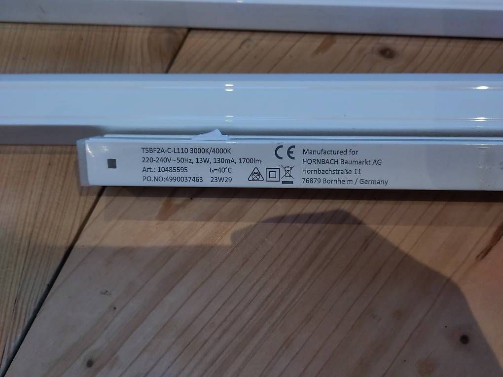 Lampes: LED Leuchte Lichtleiste – D'occasion à Wilen b. Wollerau par mooontjen