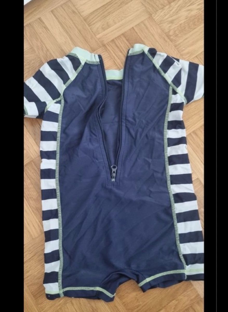 Gap Maillots de bain: GAP UV Badeanzug Grösse 92 – D'occasion à St. Gallen par oli_ryy9 1