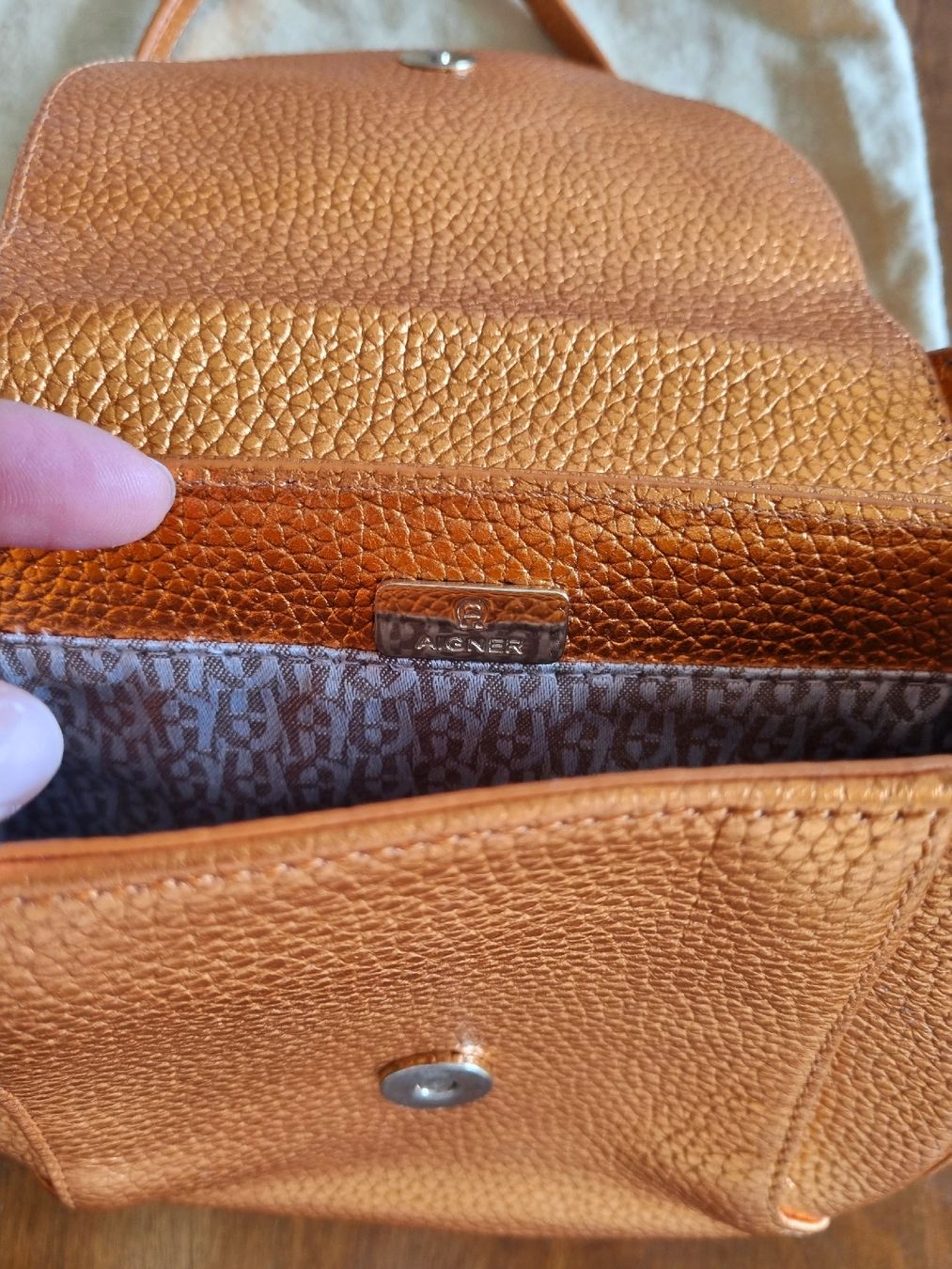 Aigner Borse da donna: Handtasche von Aigner – Nuovo (secondo la descrizione) da Aarau venduto da KiKaMo 3