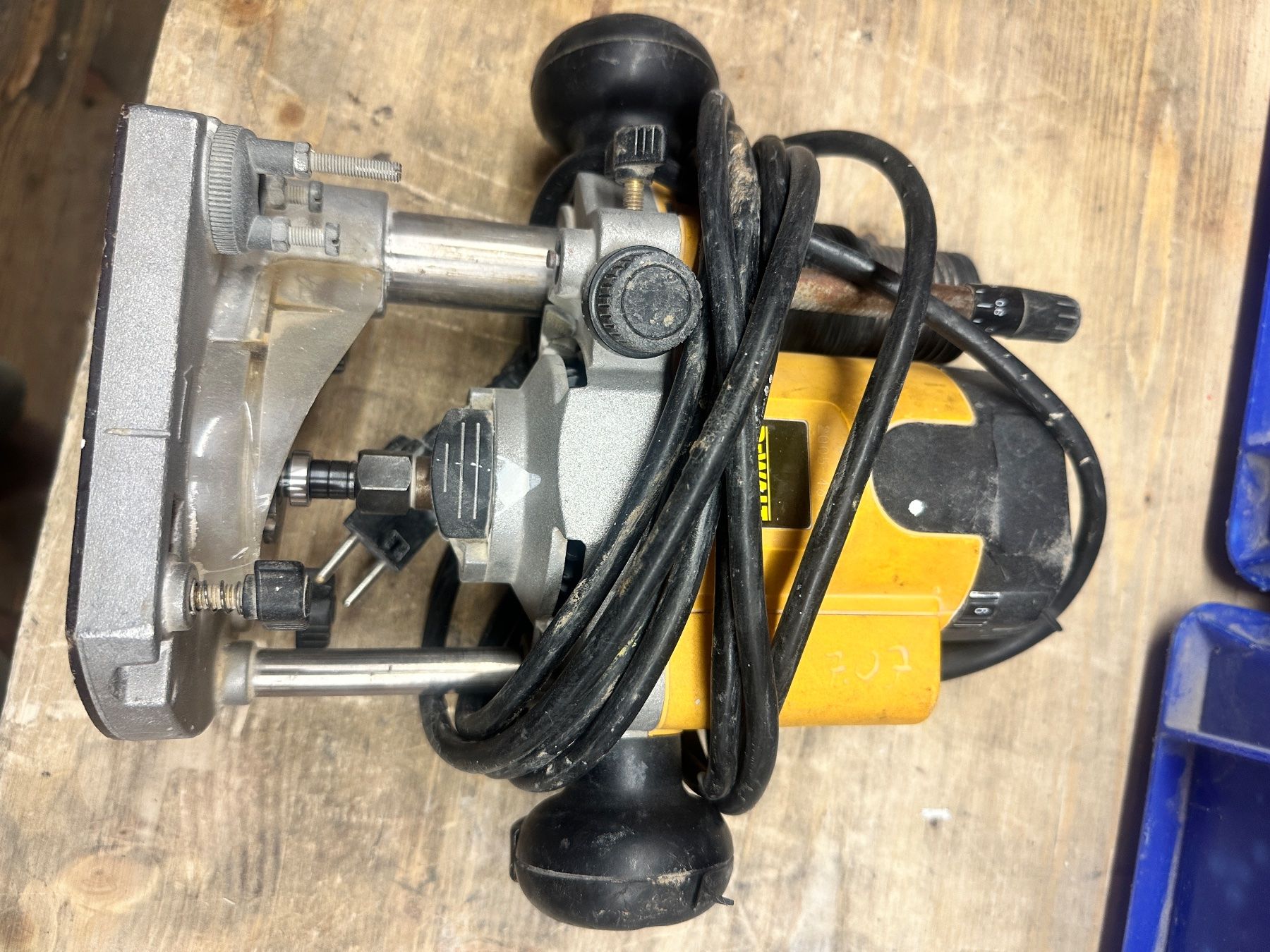 Tutte le macchine: Oberfräse DEWALT DW621 gebraucht 1100W – Usato da Kerns venduto da tob_qc8n