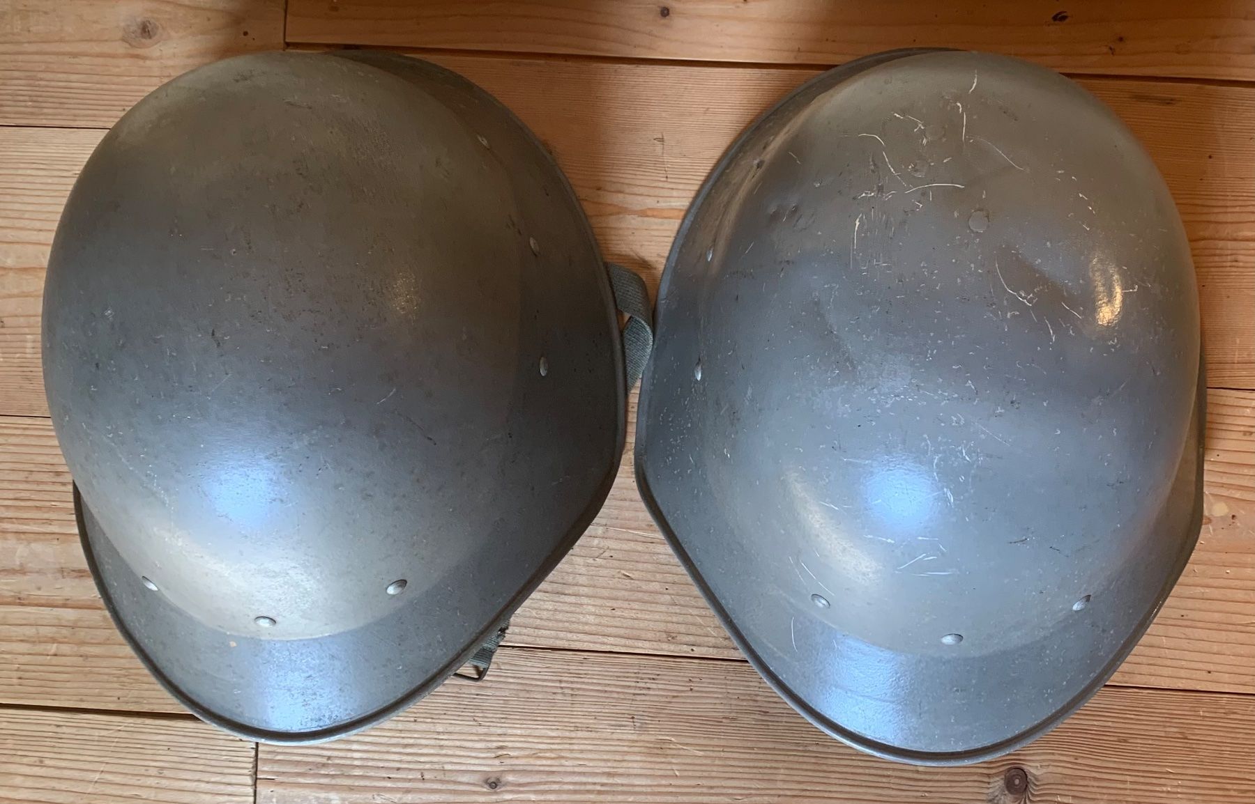 Schweizer Armee Uniformi & Effetti personali: 2 Helme vom Zivilschutz – Usato da Goldingen venduto da Bergler012 1