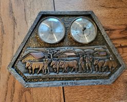 Wetterstaion mit Bauernrelief Barometer und Thermometer