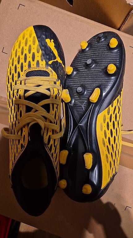 Chaussures hommes: Fussballschuhe – D'occasion à Jona par cri_8k9k 4