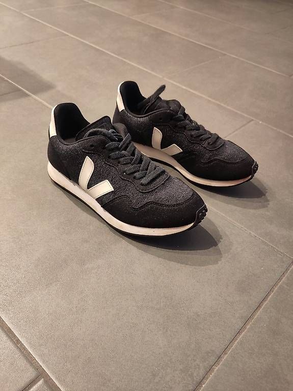 Scarpe da donna: Veja Damenschuhe  – Usato da Rupperswil venduto da edi_rf26