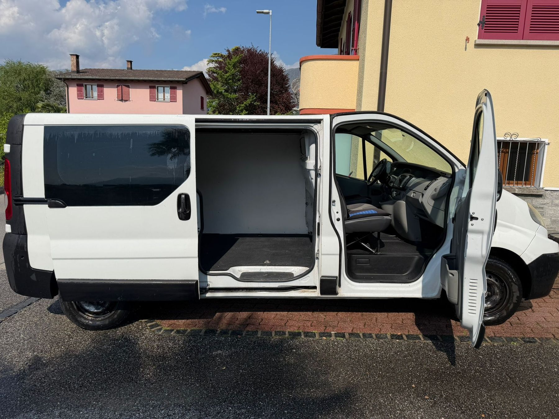 Renault Nutzfahrzeuge: Renault Trafic T29 – Gebraucht aus Bellinzona von AndreaMartinovic 7
