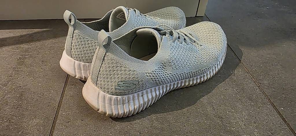 Scarpe da donna: Sketchers  – Usato da Volketswil venduto da JaMiLeAn 1