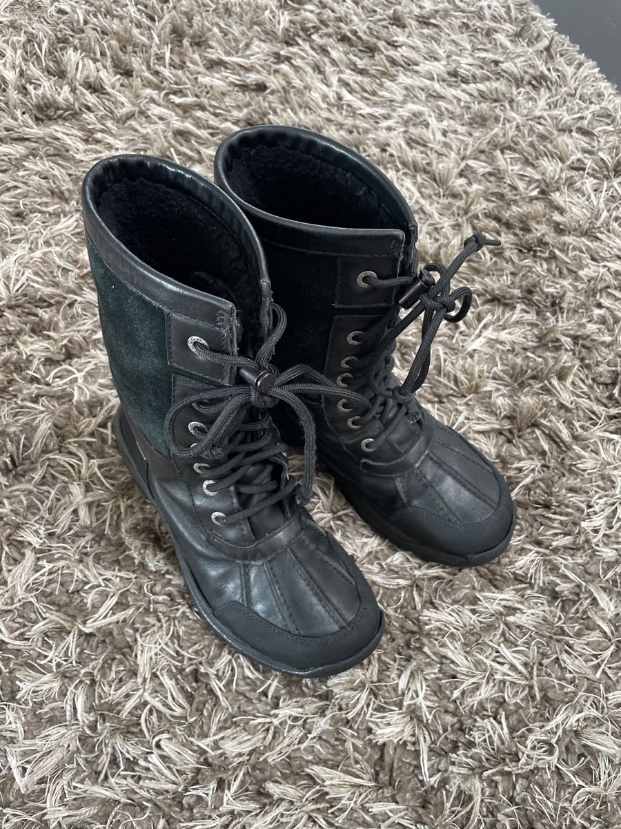 Ugg Scarpe da uomo: UGG Winterstiefel Grösse 33 – Usato da Solothurn venduto da Silbermond01