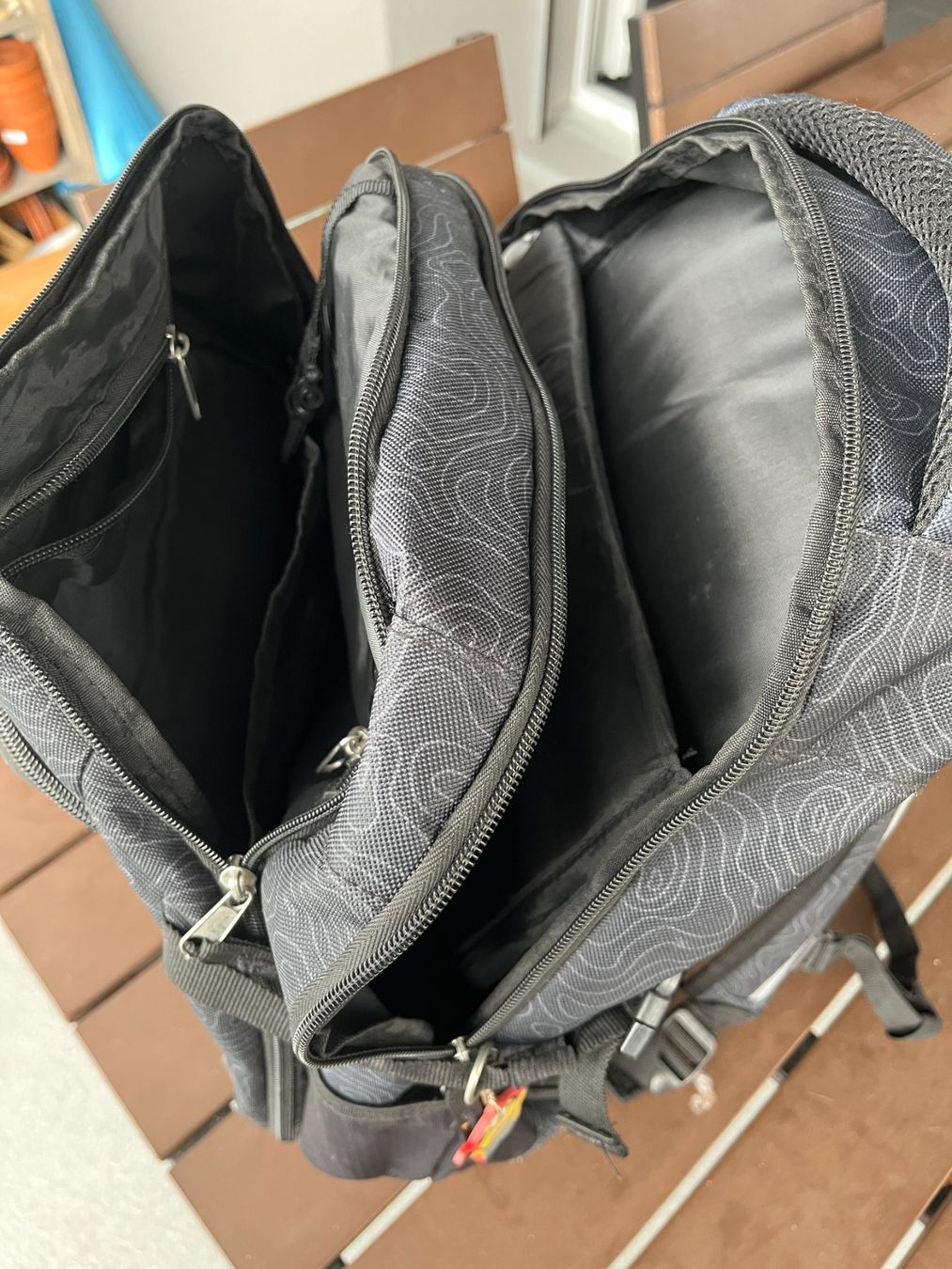 Sacs & sacs à dos: Schulrucksack schwarz gemustert gut erhalten – D'occasion à Eich par pht_6xv9 1
