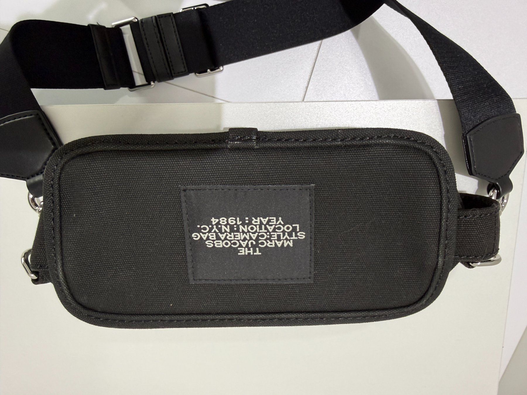Marc Jacobs Borse da donna: Marc Jacobs Schulter Handtasche Camera Bag Schwarz Stoff – Usato da Kreuzlingen venduto da Bildschirm_Auge 4