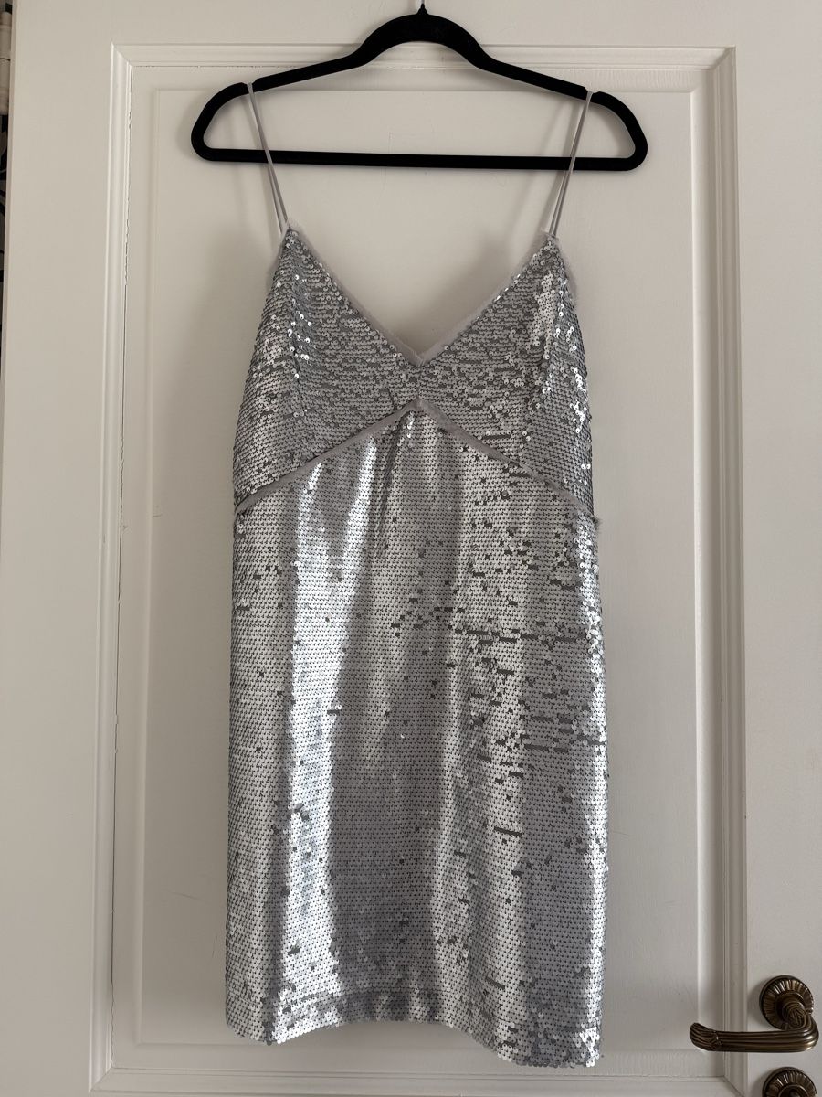 Vestiti: Mango Silver Sequin Mini Dress – Usato da Corsier-sur-Vevey venduto da Kristina.Nova 1