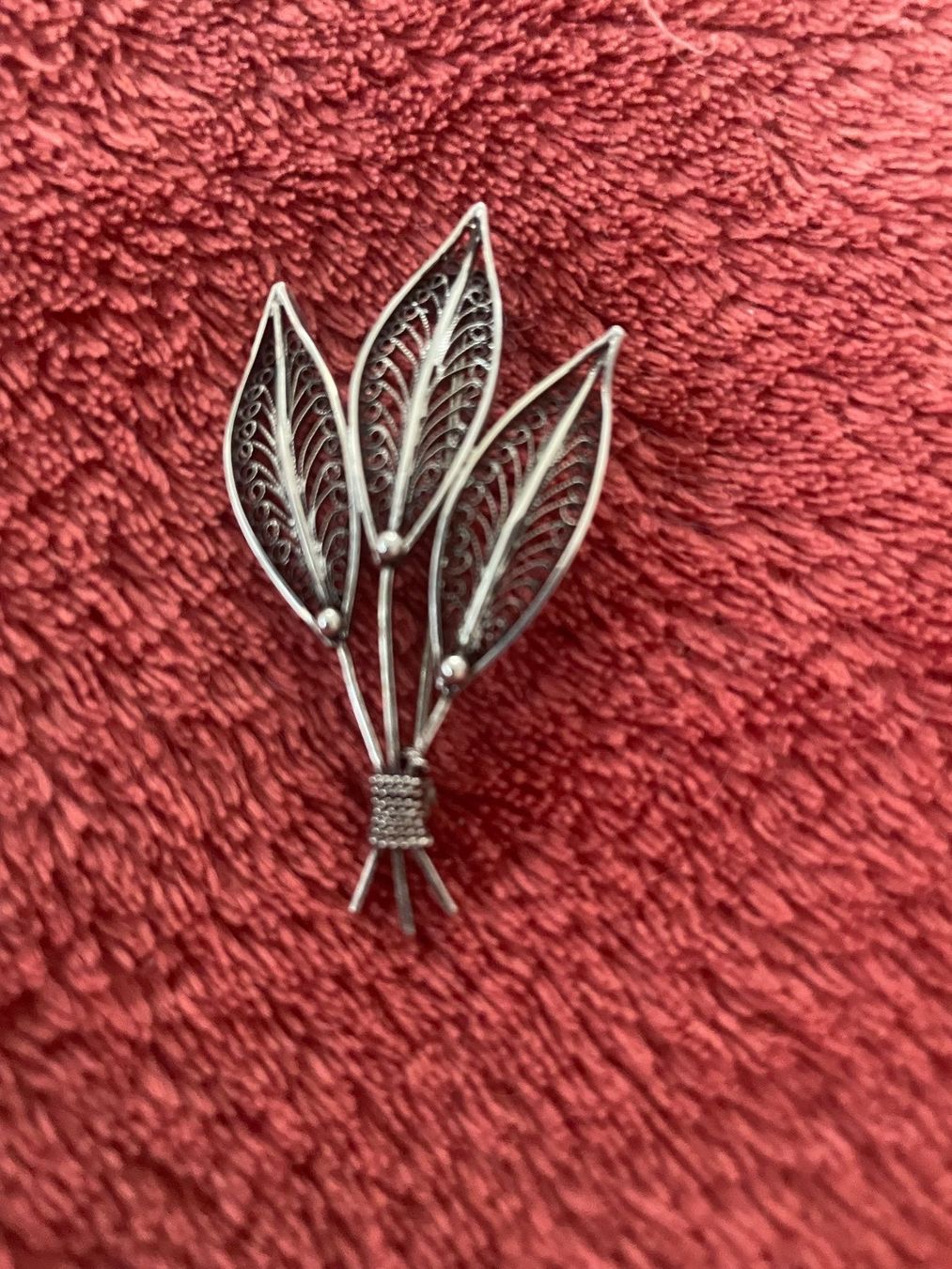 Broches & Aiguilles: Silberbrosche gest. 800 + PG,  3 Blätter – D'occasion à Subingen par Riccardina