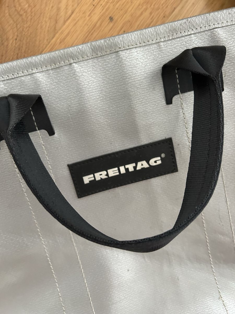Freitag Altro in  Abbigliamento & Accessori: Sac FREITAG argenté – Usato da Prilly venduto da JulieGilbertStrebel 1