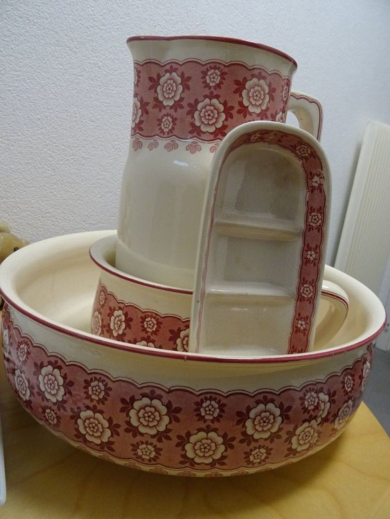 Ensemble de toilette (bassine+broc+porte savon+range peigne en céramique ST AMAND - Collection