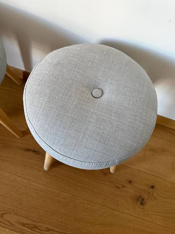 Hocker: Deux tabourets avec coussin – Gebraucht aus Thônex von msa_yy6j 1