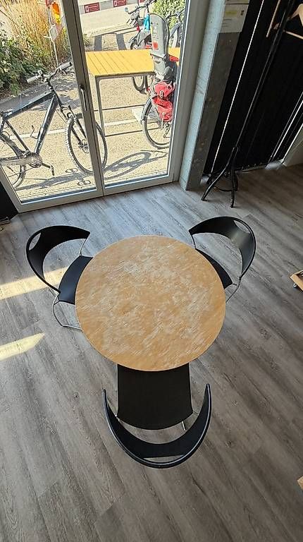 Set de table et chaises: Design Tisch-Set mit 3 Stühlen – D'occasion à Lyss par rap_r6zb 2