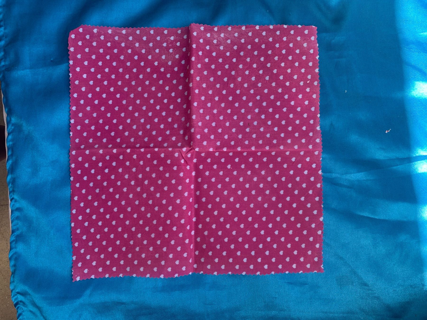 Sonstiges für das Kochen & Backen: Bienenwachstuch pink mit Herzen – Neu und originalverpackt aus Wetzikon ZH von jol_6cb8