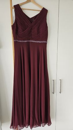 Abendkleid bordeaux lang mit Perlenbesatz Grösse 44