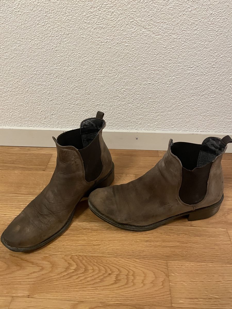 Damenschuhe: Braune Chelsea Boots, Grösse 39 – Gebraucht aus Sursee von Steffi_2020