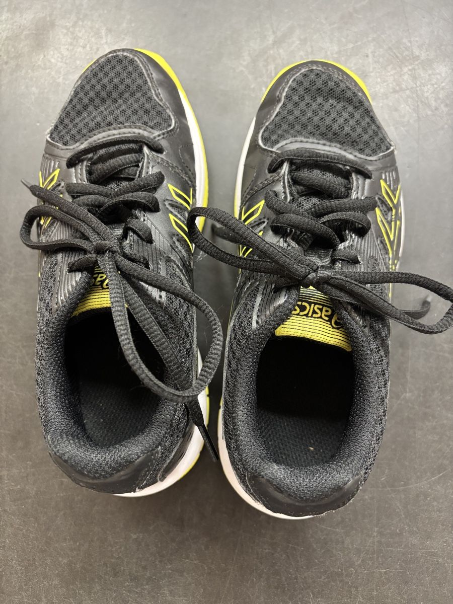 Asics Scarpe per ragazzi: Asics Hallenschuhe Schwarz Gelb, Grösse 32.5 – Usato da Büren an der Aare venduto da Nikito2001 2