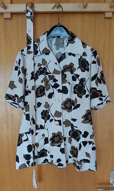 Blusen: Leinenbluse Gr. 38 mit Gürtel – Gebraucht aus Uetendorf von Ladouce