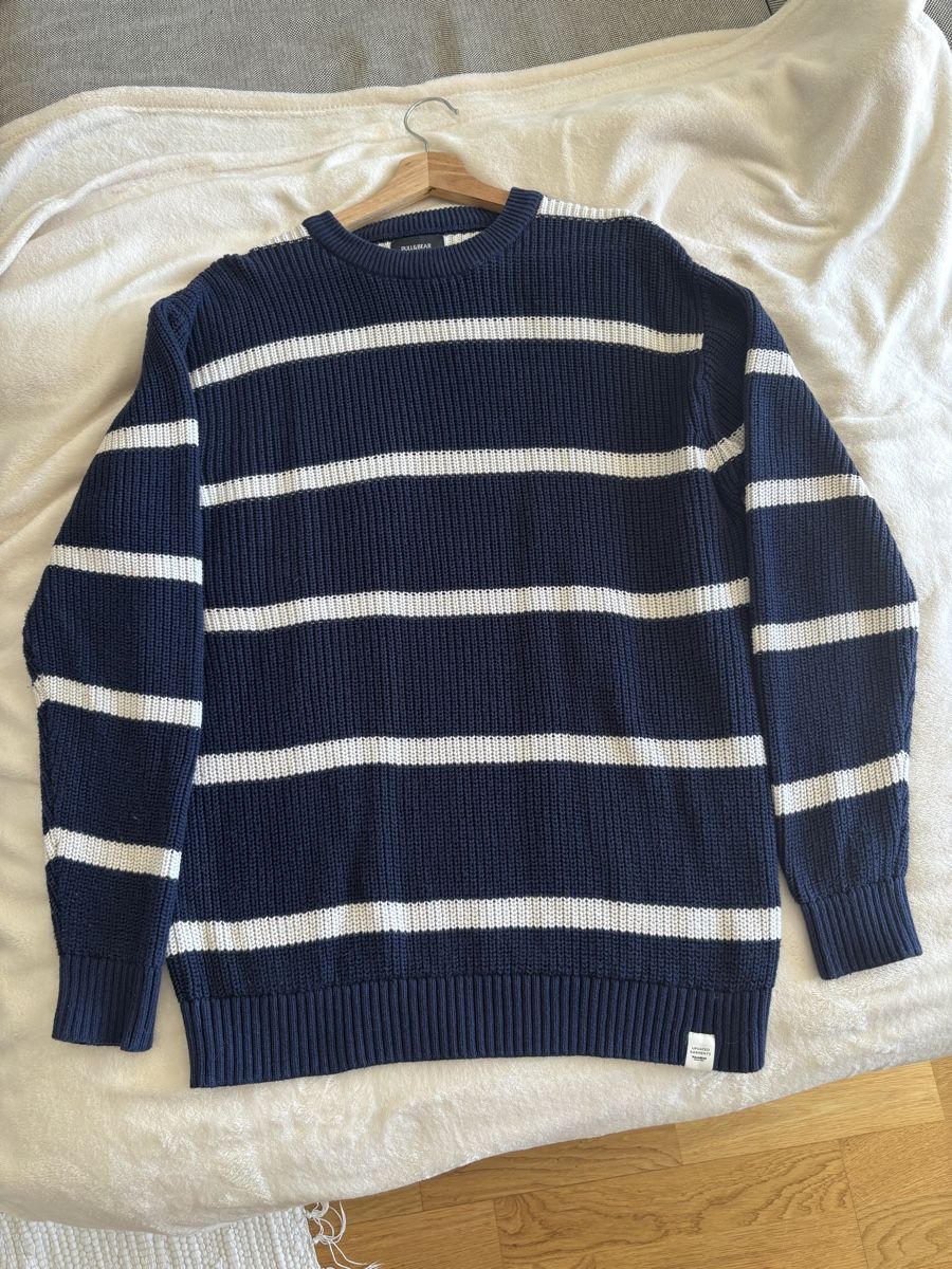 Pullover & Sweatshirts: pull rayé bleu et blanc taille M bon état – Gebraucht aus Hauterive NE von Bv.vdvm
