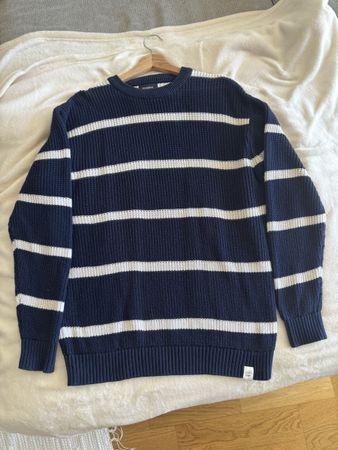 pull rayé bleu et blanc taille M bon état