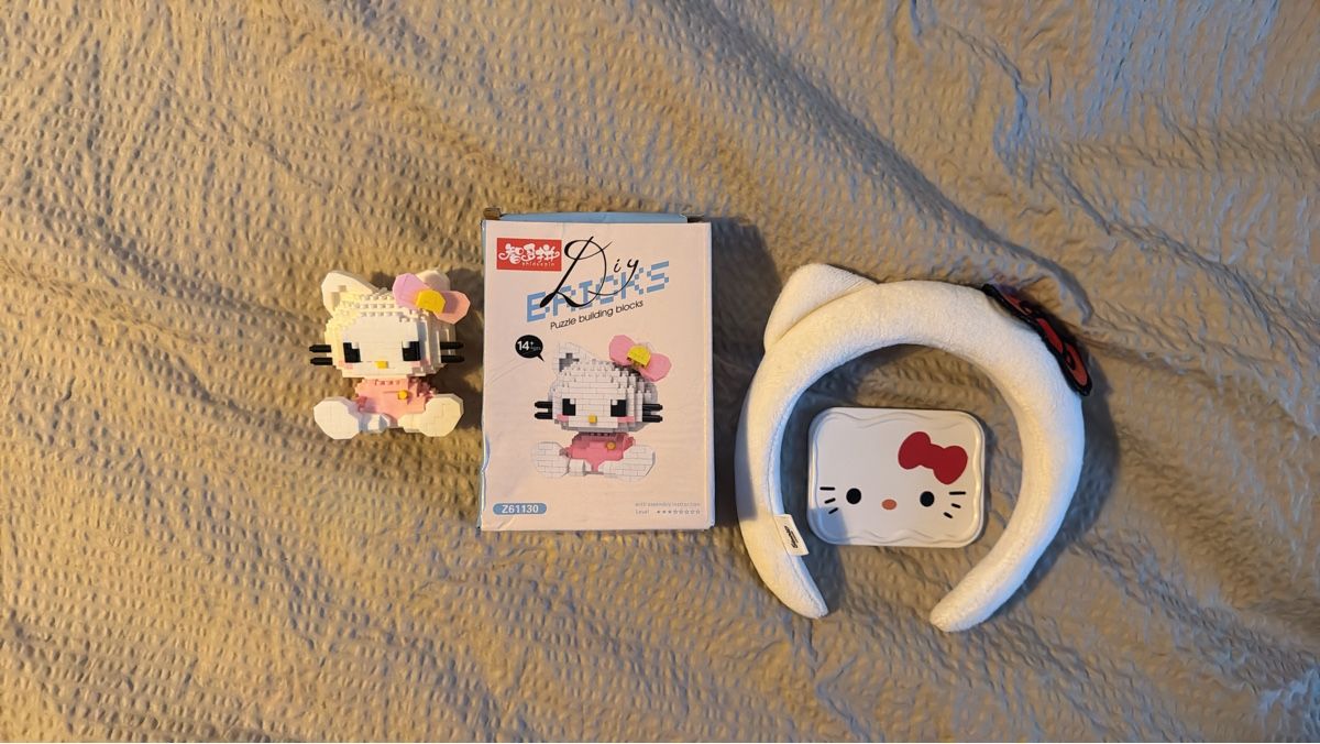 Hello Kitty Haarschmuck: Hello Kitty  Set und Haarreif  – Gebraucht aus Basel von fiona_second-hand_BS