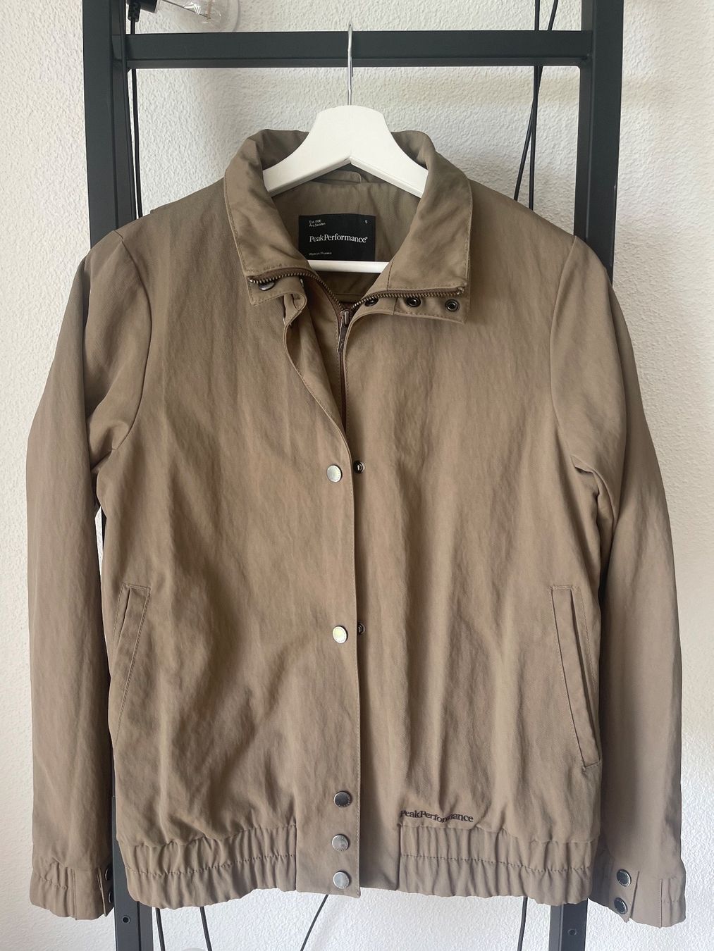 Peak Performance Giacche: Peak Performance Damen Jacke Gr. S Beige – Usato da Zürich venduto da StudioZH 2