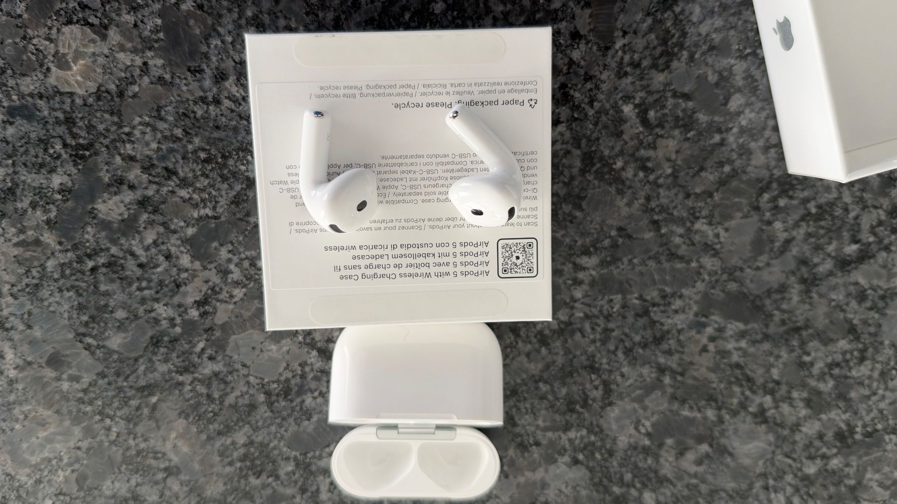 Apple Kopfhörer: Apple AirPods 5 with Wireless Charging Case – Gebraucht aus Eschenbach SG von Bueechi 3