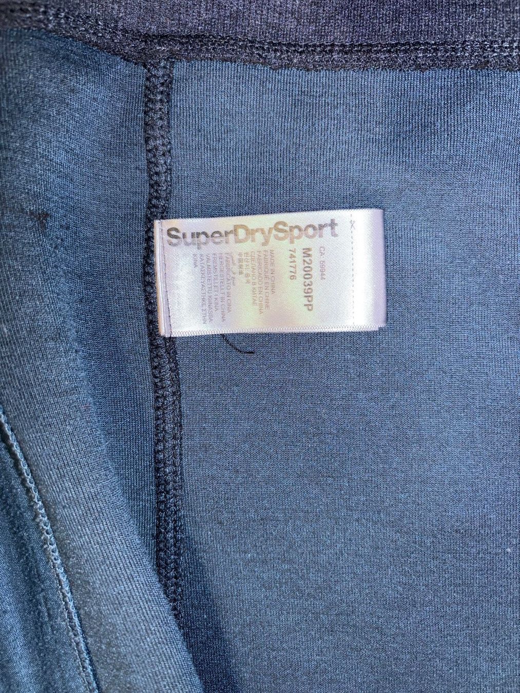 Superdry Vestes: Superdry Strickjacke – D'occasion à Visperterminen par lgresell 2