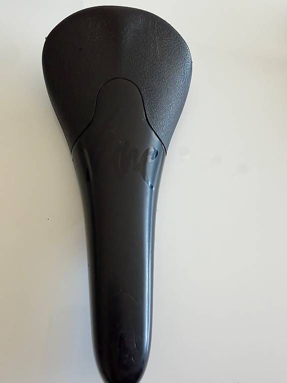 Pièces détachées: Fahrradsattel schwarz, gebrauchter Zustand – D'occasion à Tägerwilen par aircanada83 4
