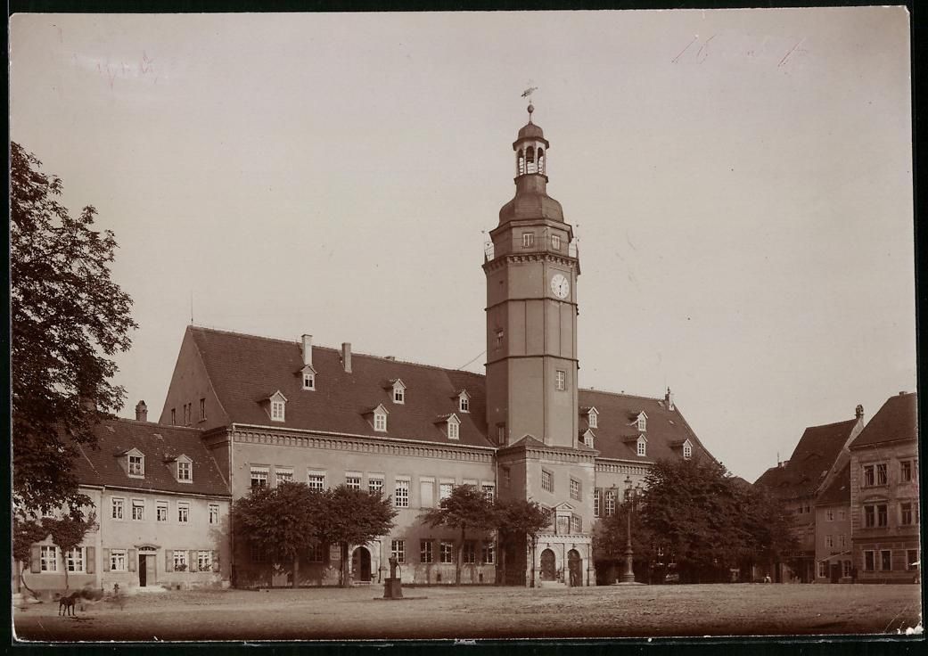 Fotografie & Manifesti: Fotografie Pegau, Rathaus mit Vorplatz,  – Usato da Berlin venduto da bartko-reher