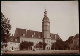 Fotografie Pegau, Rathaus mit Vorplatz, 