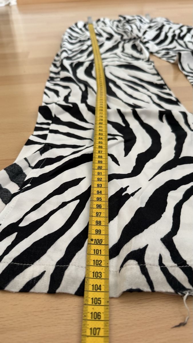 Bershka Pantalons: Hose mit Zebramuster, Grösse M – D'occasion à Thun par tat_zb9b 2