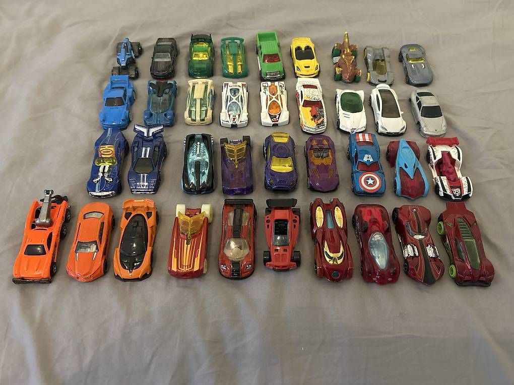 Modellini d'auto:  Hot Wheels Sammlung, 37 Stück – Usato da Jona venduto da mat_vtc8