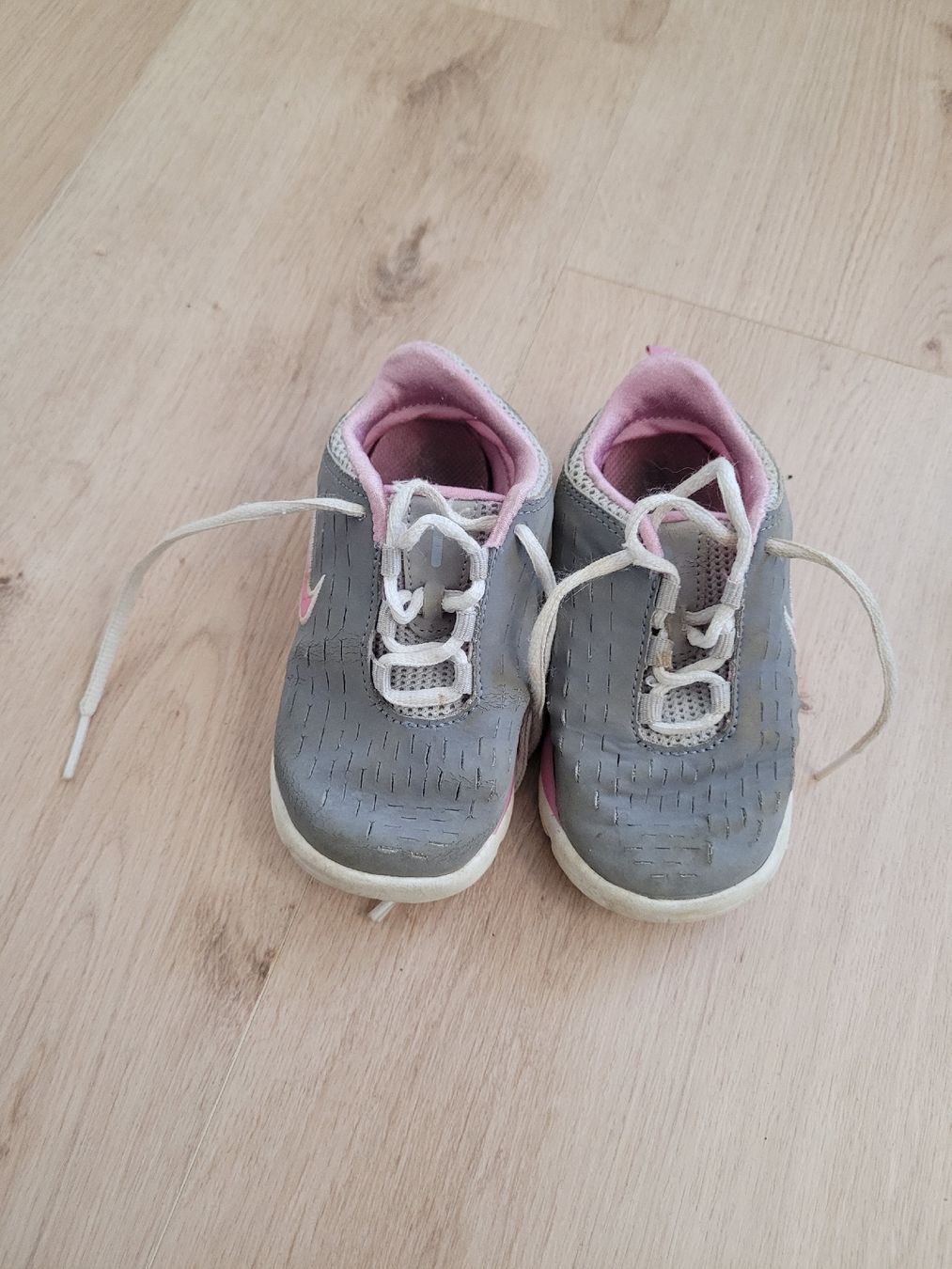 Nike Scarpe per ragazze: Turnschuh Nike Gr. 23.5 – Usato da Lupsingen venduto da sta_wgg5 1