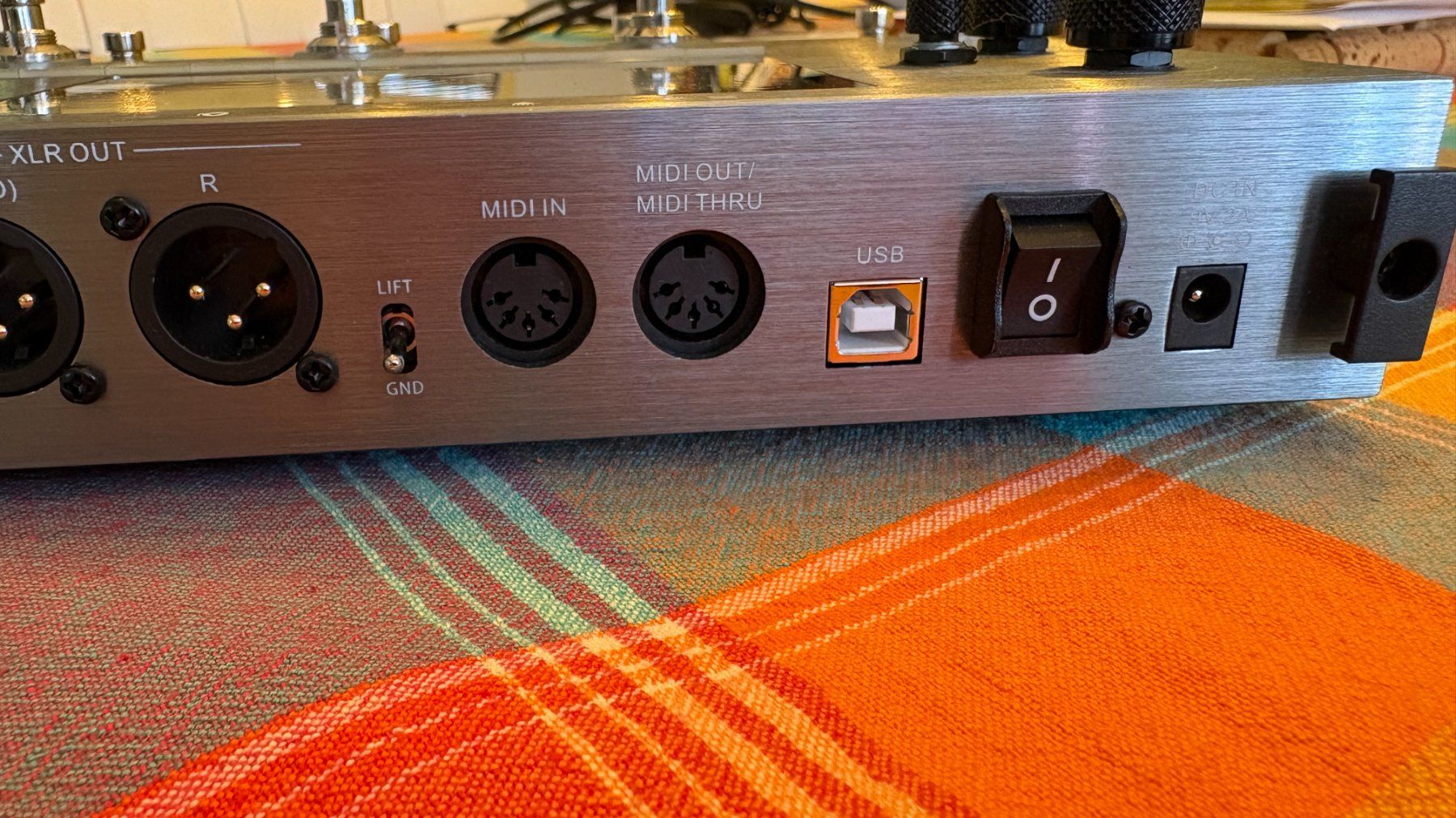 Mooer Strumenti musicali: MOOER GE300 Amp modelling, synth & Multi Effects – Usato da Lamboing venduto da Heureux 8
